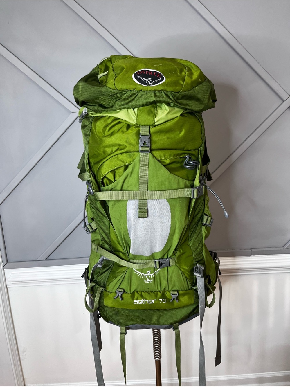 Osprey Aether 70 Heavy-Duty
Internal Frame Backpacking
Pack - Men's Medium 46-53